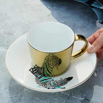 Yaratıcı Seramik Kahve fincan ve çay tabağı Leopar Anamorfik Ayna Yansıtıcı Panda Ofis Kupa Koleksiyonu 90 ml-220 Ml